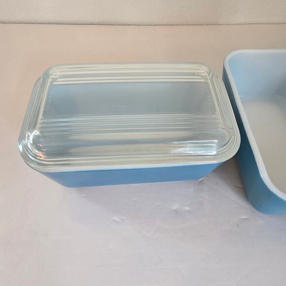 Vintage PYREX Primary Blue Fridge 2 Containers ONE Lid 502-B 40s 50s Mid Century - Picture 3 of 16